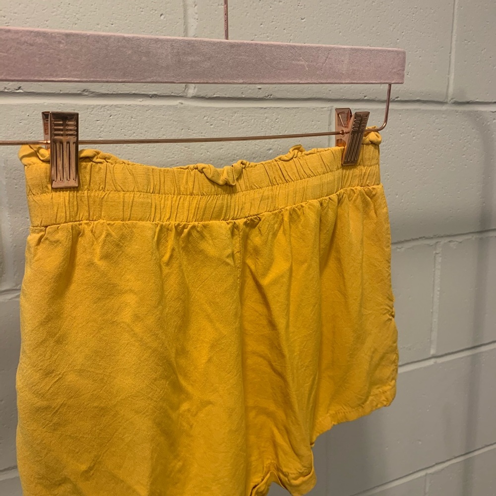 Yellow shorts - Picture 2 of 2